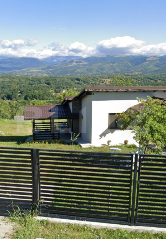 Casa de vanzare, 3 camere, 80 mp - zona linistita langa padu