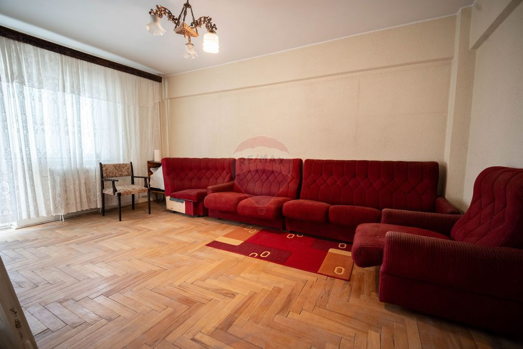 Apartament cu 4 camere de vânzare în zona Central