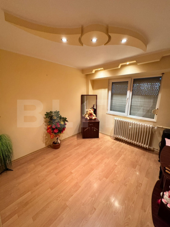 Apartament 2 camere, 38 mp, semidecomandat, zona Micro 38