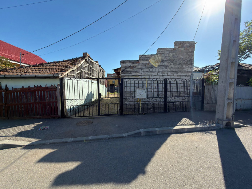 Casă renovabilă + teren, 51 mp, 277 mp, zonă 1 Mai