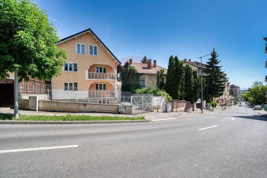 De vânzare proprietate mare S+P+1+M, comision 0%