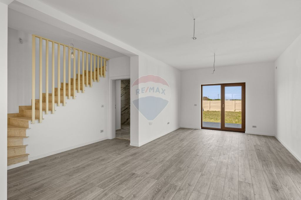Casă nouă, cu 4 camere, de vânzare, cartier rezidentia...