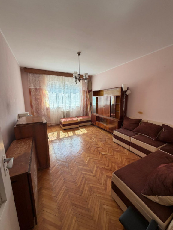 Apartament 3 camere + boxa, etaj intermediar, Radauti