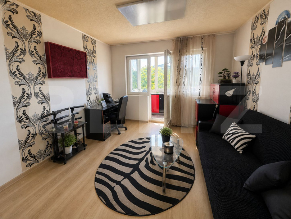 Apartament 2 camere, semidecomandat, cu balcon, etaj 3/4