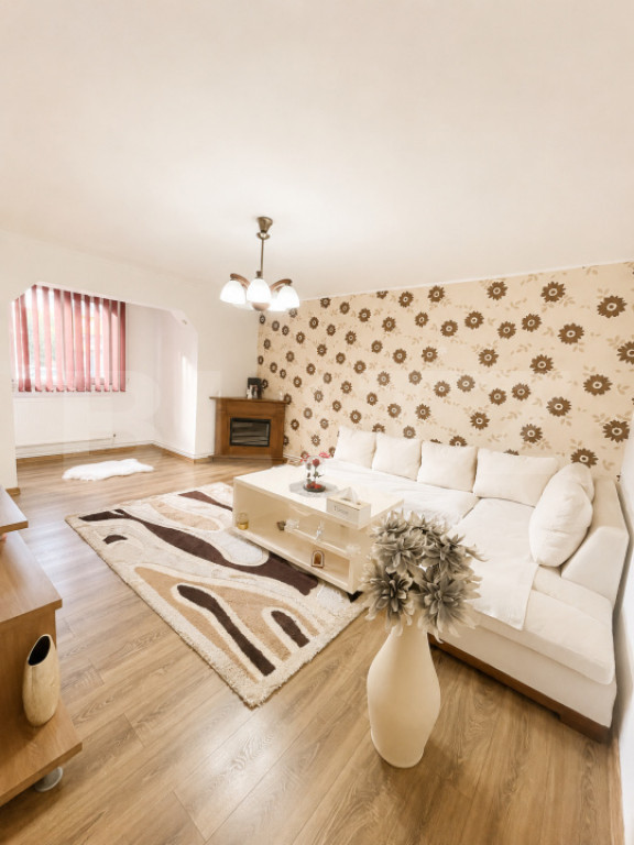 Apartament 3 camere, 63.10 mp, la cheie, zona Blocuri, Campi