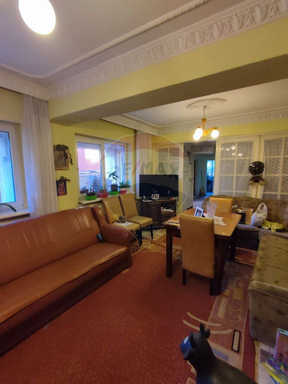 VANZARE SPECIALA Casă / Vilă cu 7 camere, Uverturii MIL...