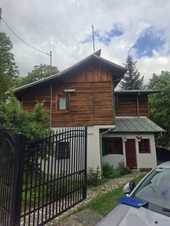 Casa/cabana de vanzare, 88.97 mp, zona Izvoarele