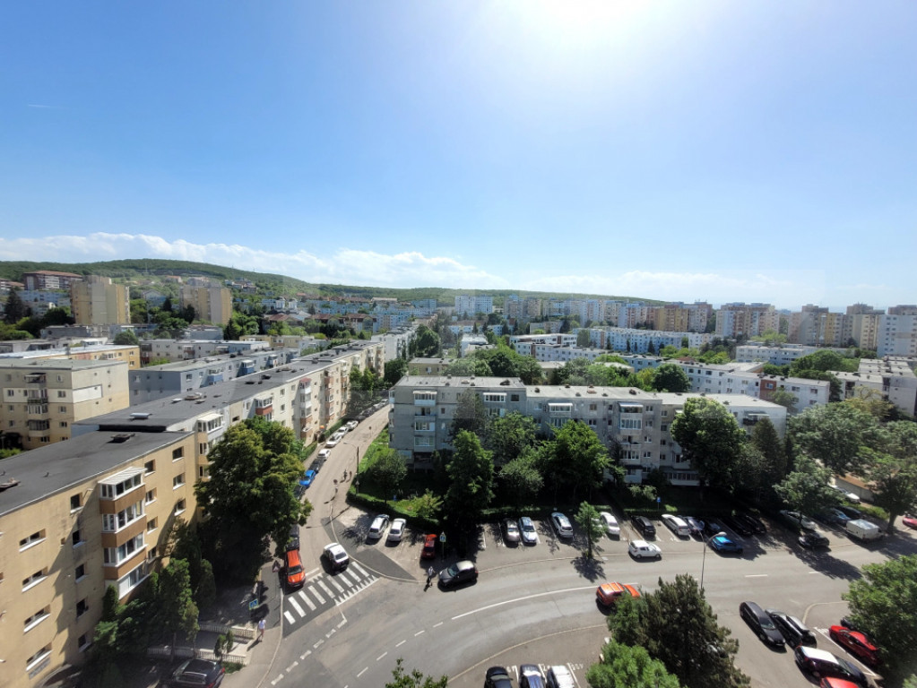 Apartament cu 2 camere, decomandate, parcare, zona Big/Manas
