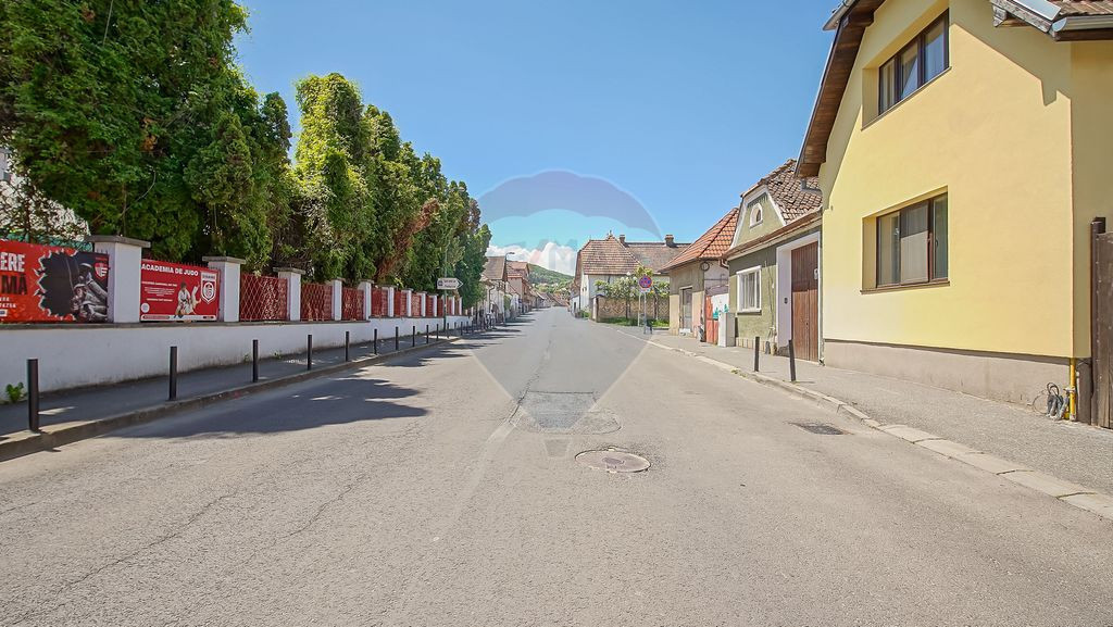 Casă cu 2 apartamente în Brasov, investiție sigură sa...