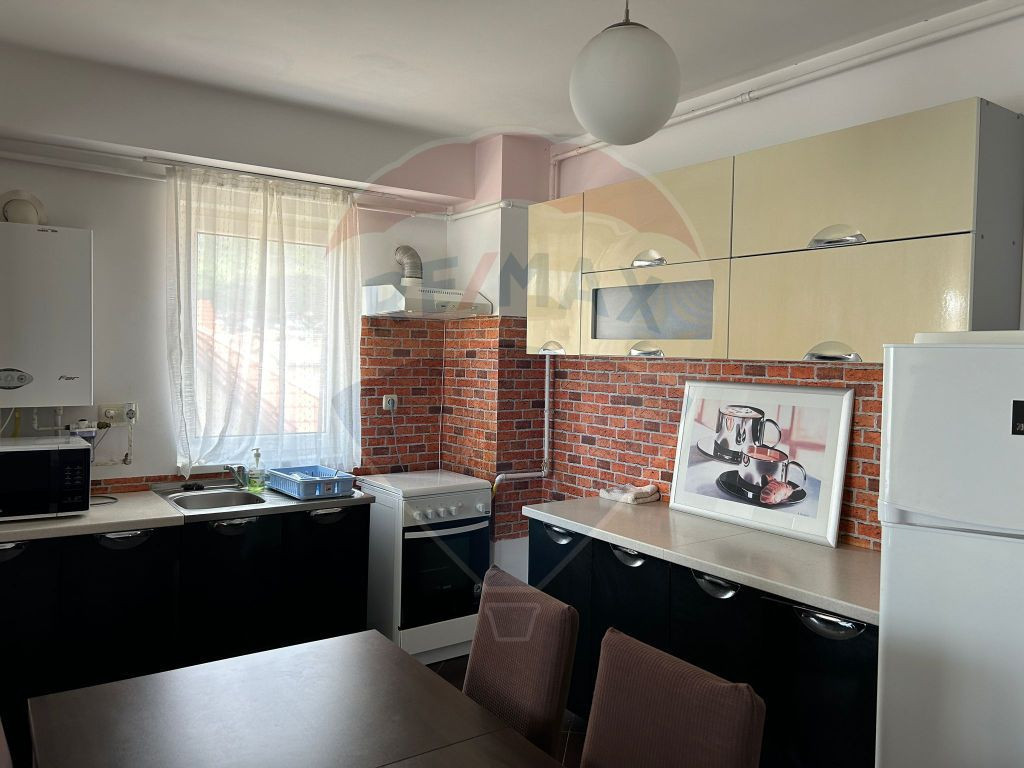 Apartament cu 2 camere de închiriat intr-un bloc cu parc...