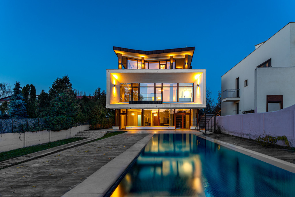 Casa TA de pe malul lacului Mogosoaia | Piscina | Deschidere