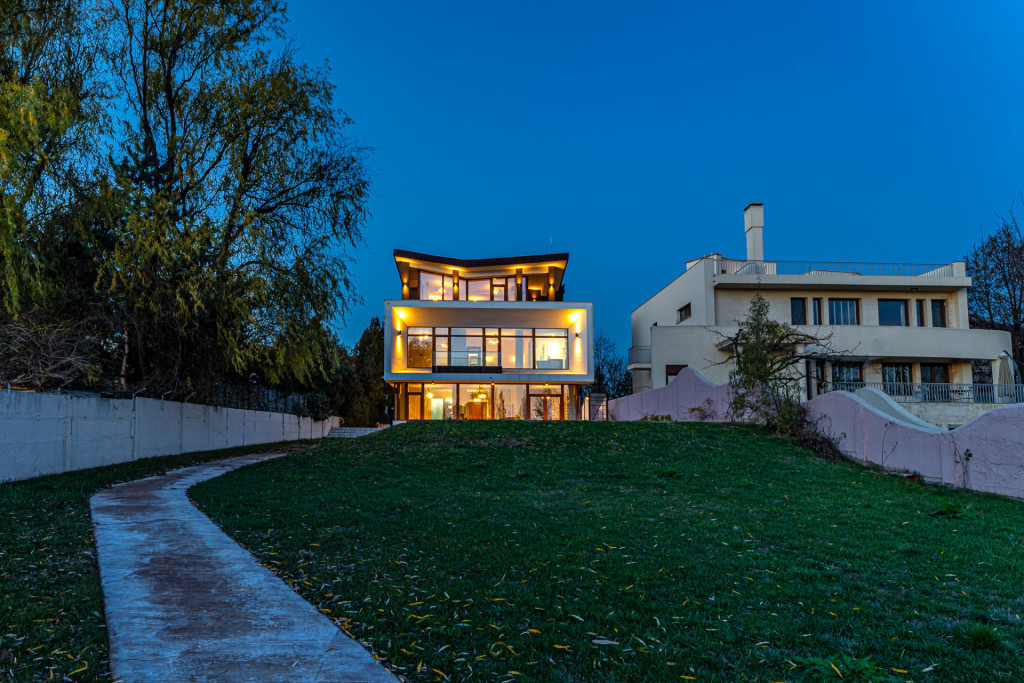 Casa TA de pe malul lacului Mogosoaia | Piscina | Deschidere