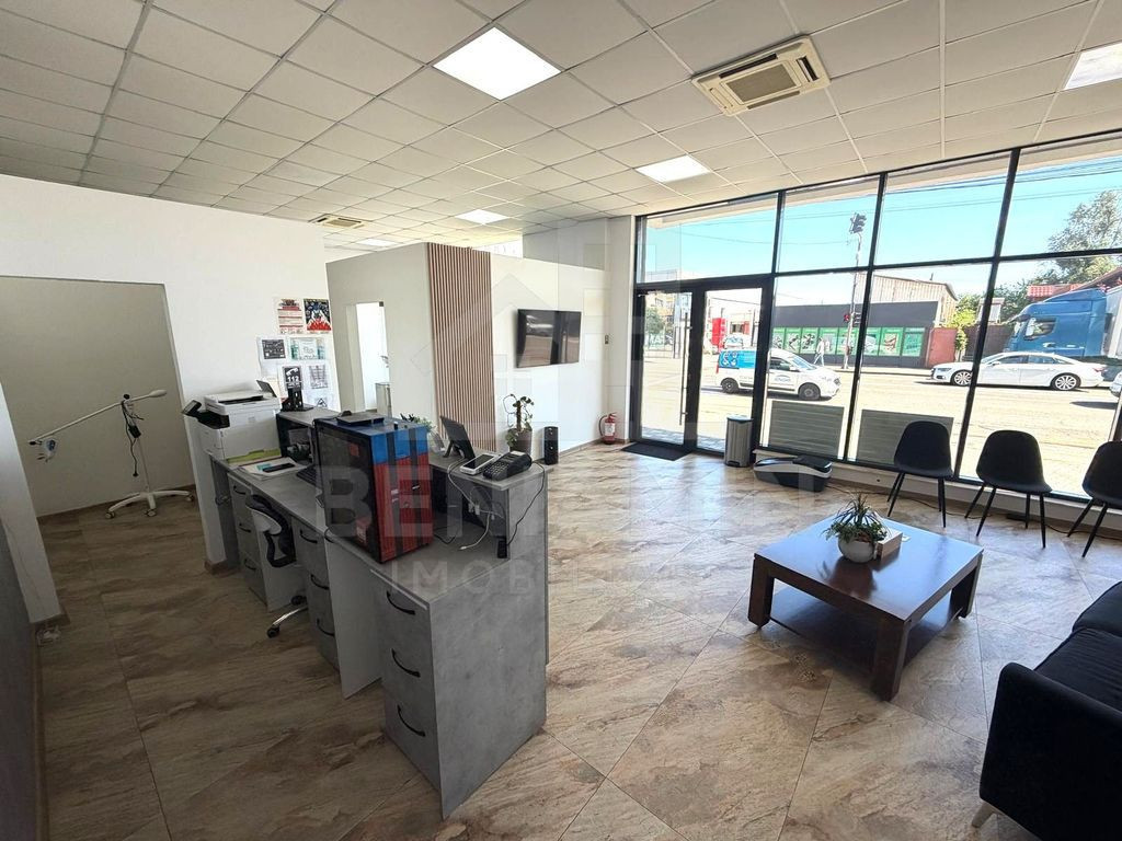 Spatiu comercial pe Bulevardul Decebal - Rovine - Helmat ...