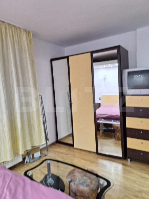 Apartament de vanzare, cu 2 camere, decomandat, in Vatra Dor