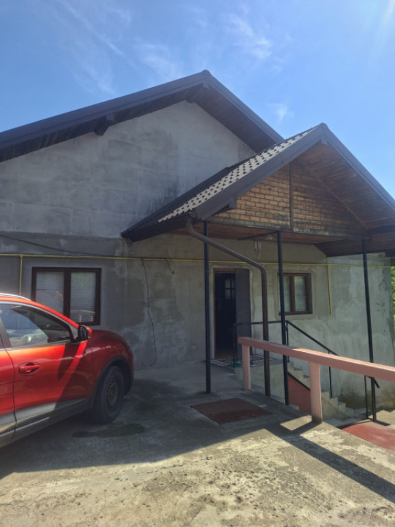 Casa de vanzare, 118 mp, zona Surani