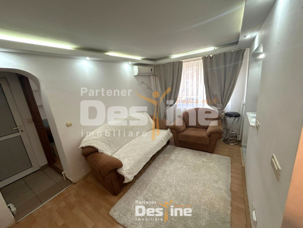 Podu Ros - Apartament 3 camere semidecomandat, MOBILAT și U