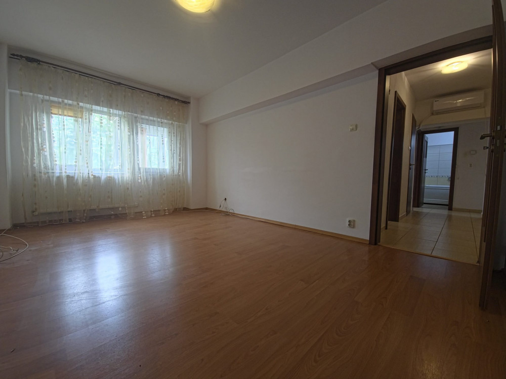 Tomis II apartament 2 camere decomandat gol centrala gaze