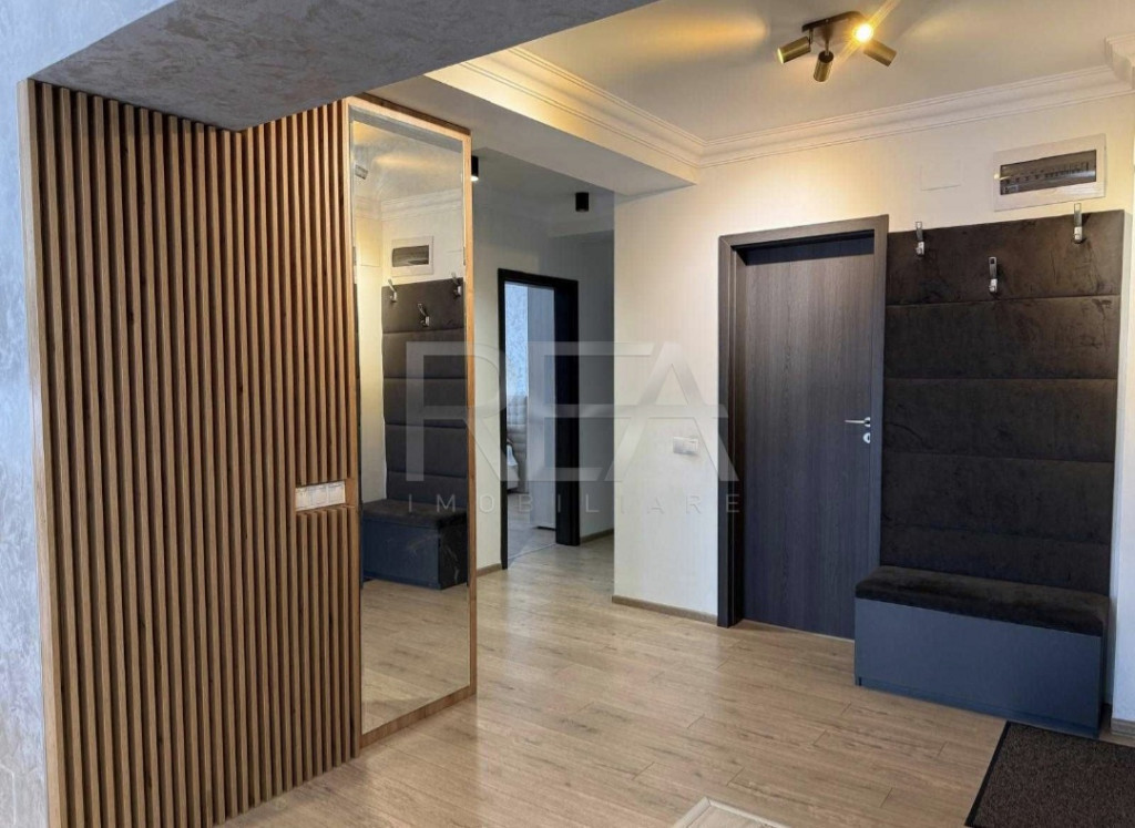 4 camere, et 10/11, 100 mp-Complex Moghioros Park
