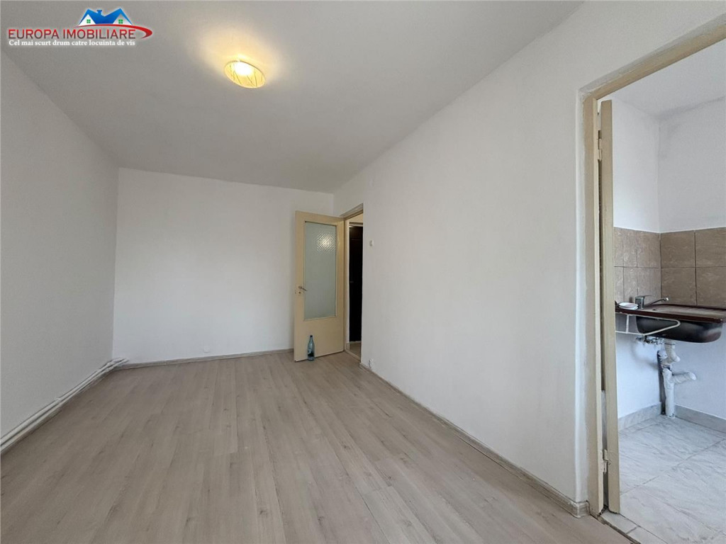 Garsoniera de zona Dallas Tulcea