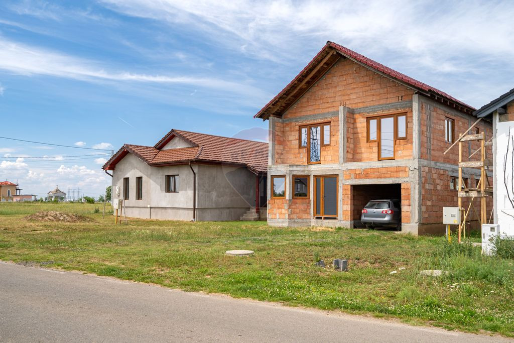 Casă / Vilă nouă de vânzare, la roșu, 5 camere, 225m...