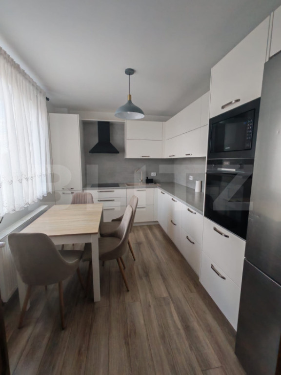 Apartament 3 camere de vanzare cu parcare inclusa, zona Subc