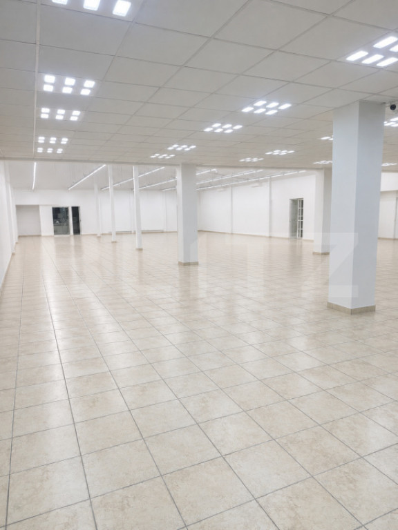Spatiu comercial de inchiriat, 800 mp, locatie vizibila - Ce