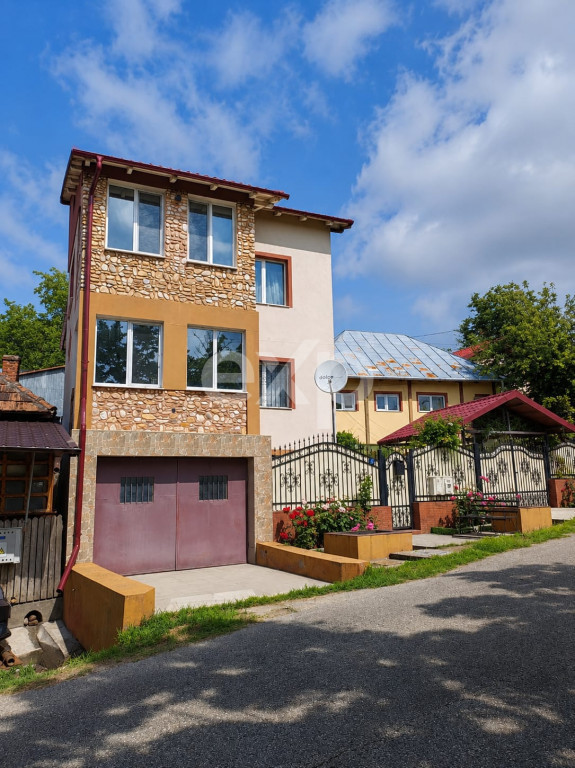 Stefanesti | Proprietate cu doua imobile | Teren 3.297 mp |