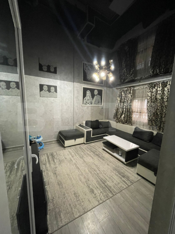 Casa de vanzare, 97 mp, zona Piata Centrala