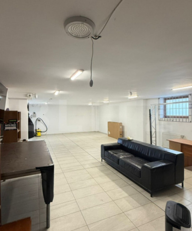 Spatiu comercial versatil, 120 mp, 2 parcari, zona Plopilor