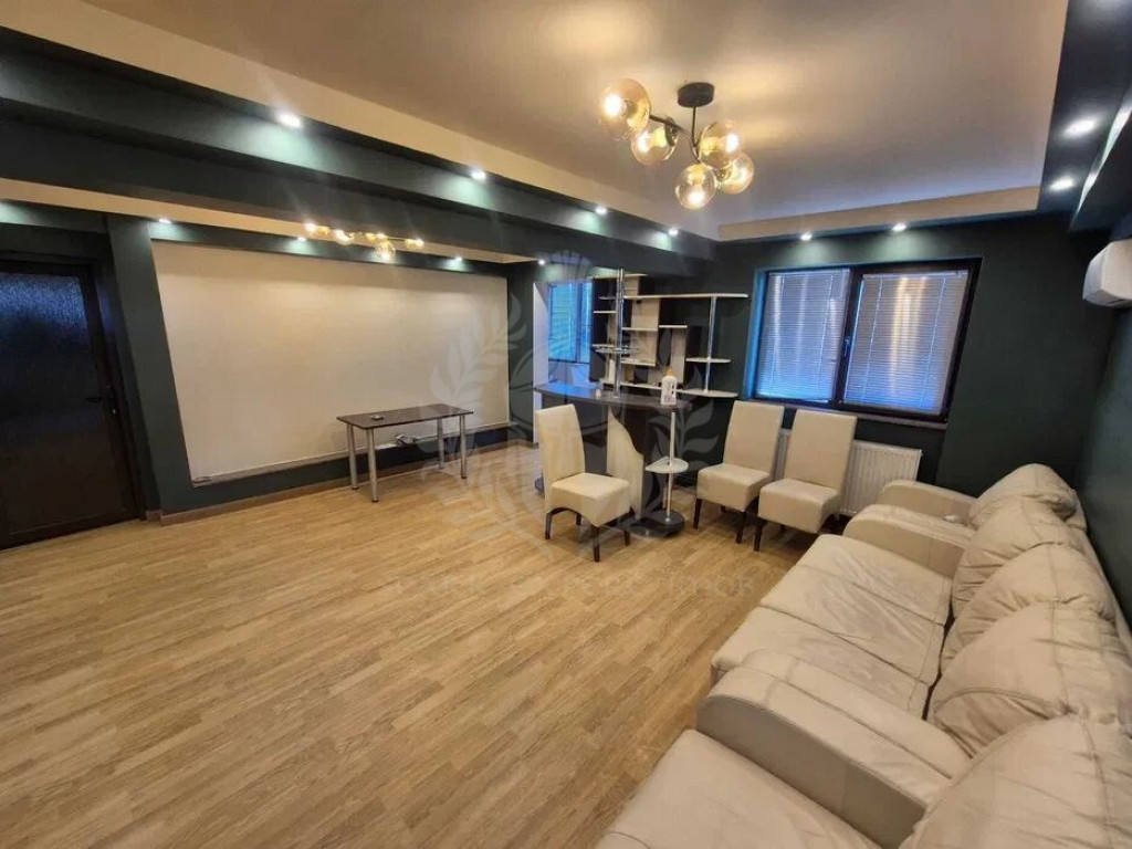 //4 CAMERE//BULEVARDUL REPUBLICII//