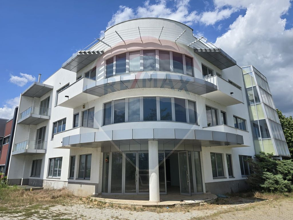 De Vânzare Clădire de Birouri 1.769 mp cu Teren 3.728 m...