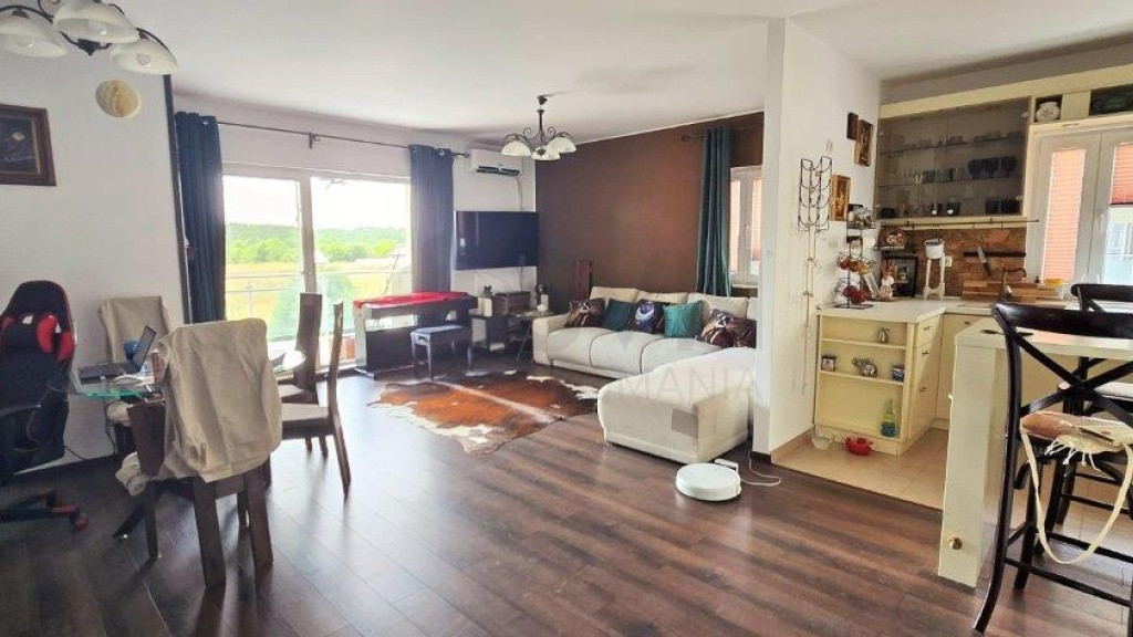 Apartament 110 mp - 3 camere - 3 bai - terasa - loc parca...