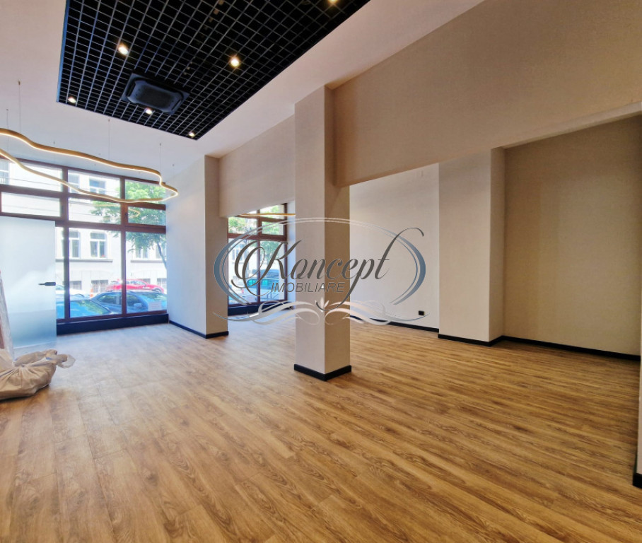 Spatiu comercial open-space cu vitrina generoasa