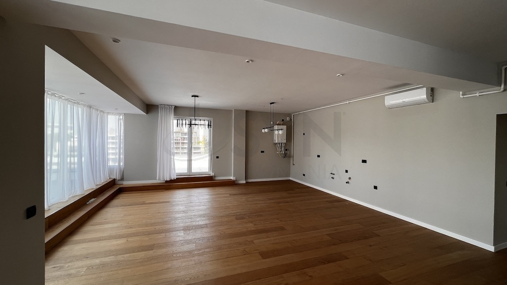 Apartament spatios cu 3 terase