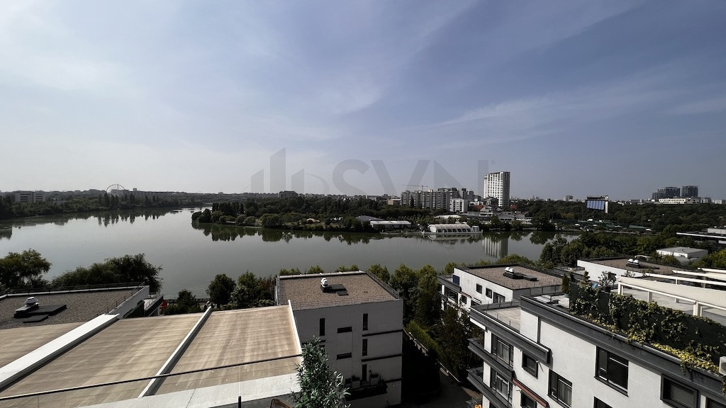 Penthouse spectaculos cu vedere spre lac