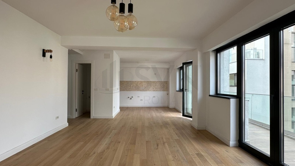 Apartament cu 3 camere singur pe etaj Polona