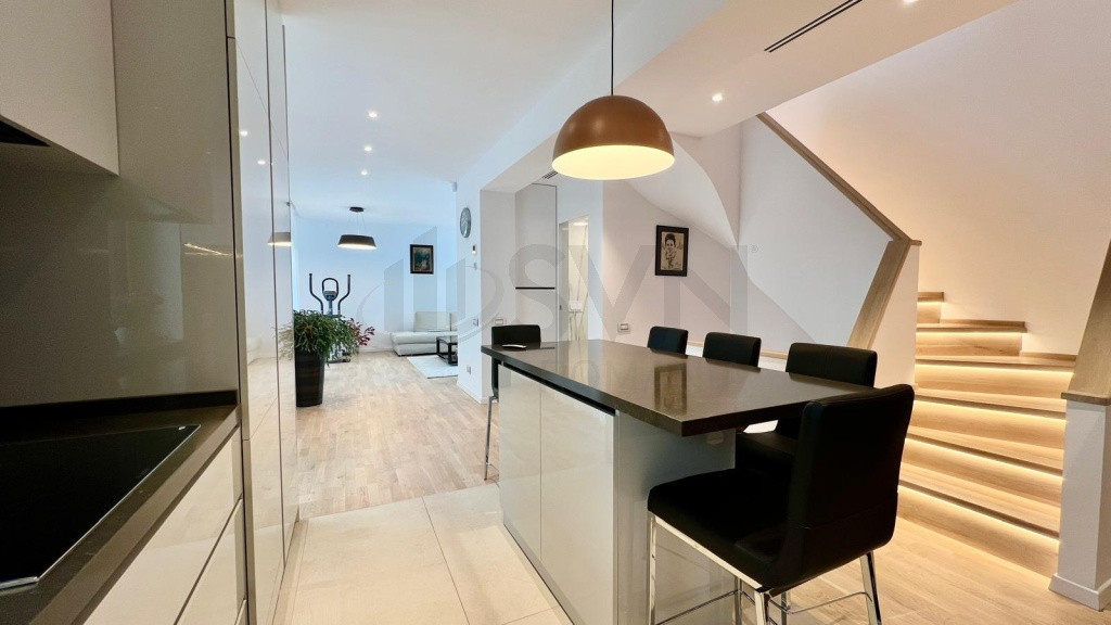 Triplex l 210 mp l Zona Centrala