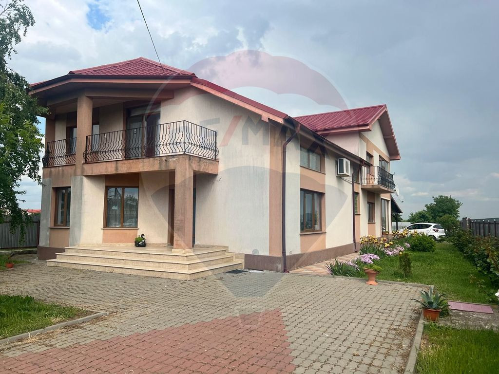 Casă / Vilă 7 camere Garoafa