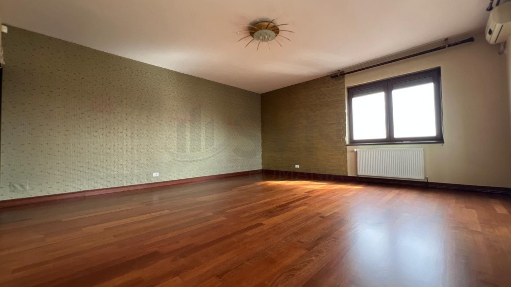 Apartament 6 Camere l Spatios l Sisesti