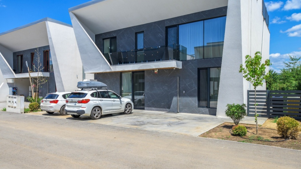 Vila exclusivista I Voluntari