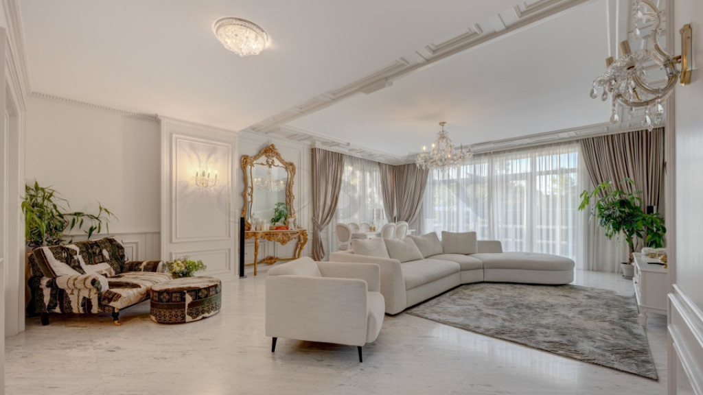 Vila superba cu piscina Otopeni drum privat