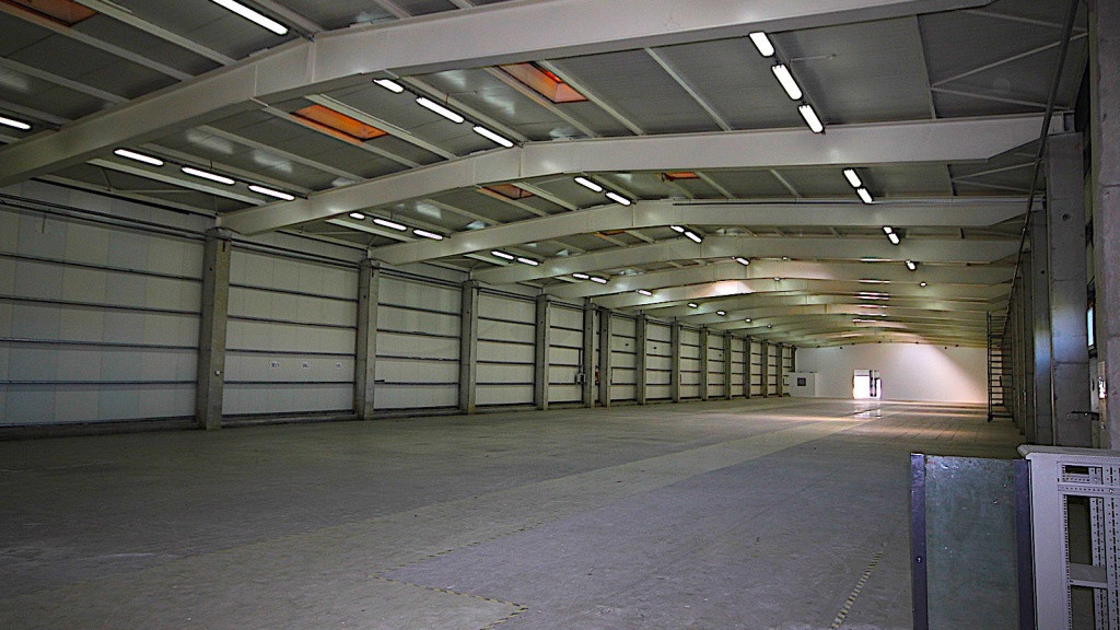Birouri si hala in parc industrial - zona vest