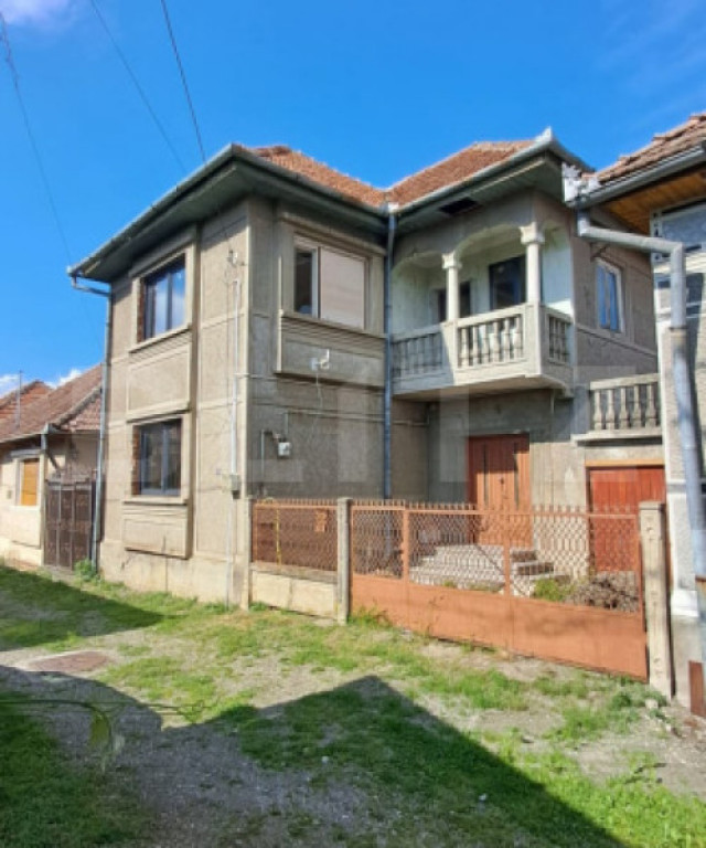 Casa 4 camere, 100 mp, zona Livezii - Fagaras