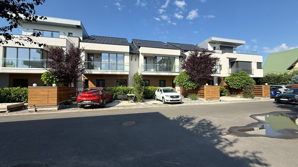 Vile Finalizate Exclusiviste Langa Lac l Complex Rezidential