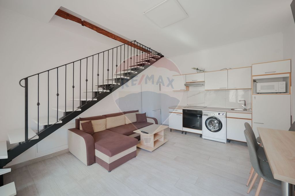 Apartament cu 3 camere de vânzare în zona Ultracentral