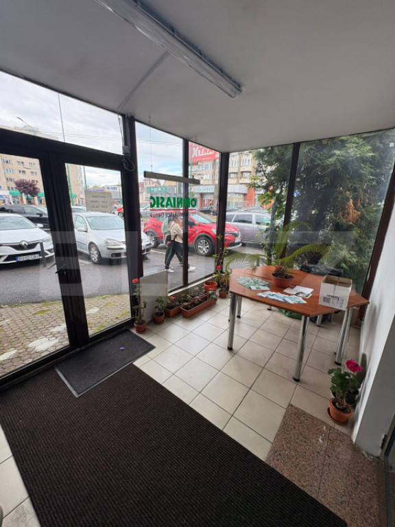 Spațiu comercial cu vitrină 12 ml | B-dul 15 Noiembrie | V