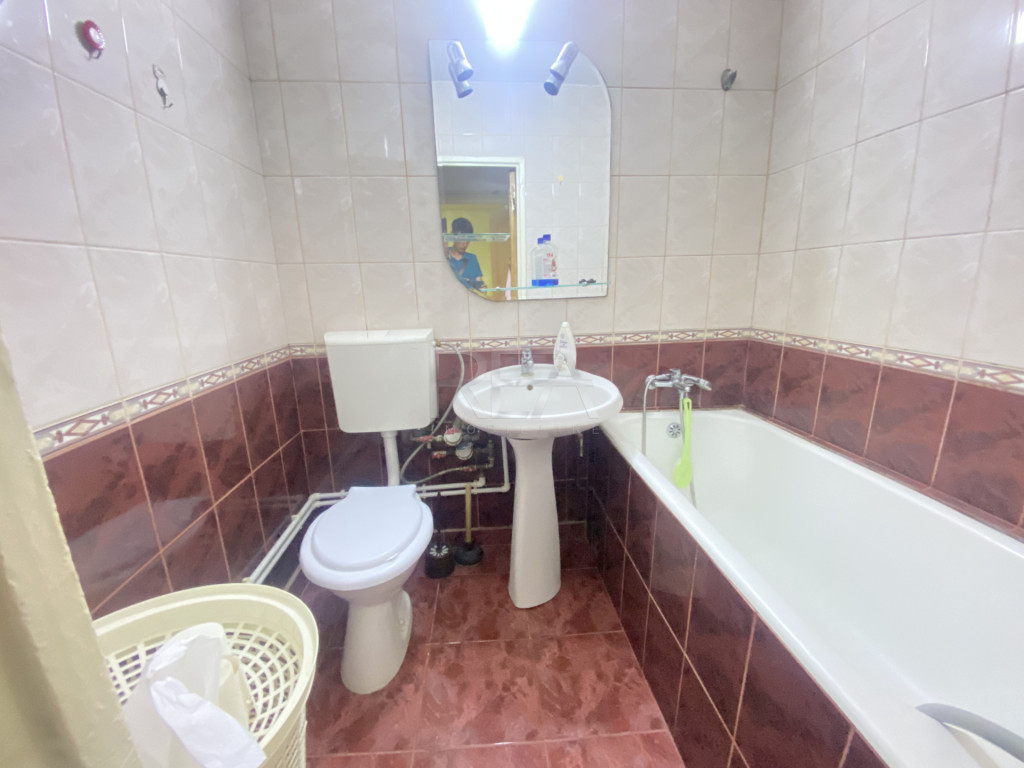 3 camere- decomandat- 69,2 mp- Bloc Anvelopat- Doua balcoane