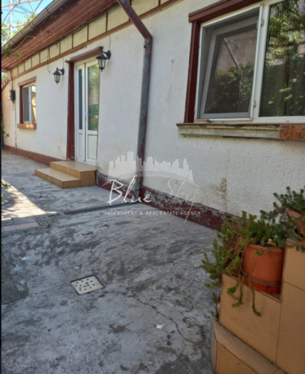 Casa batraneasca cu teren de 435mp cu utilitati si deschider