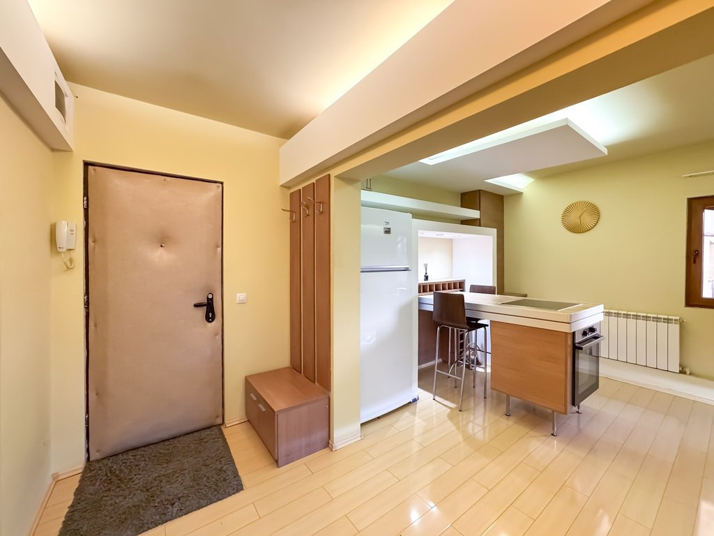 Apartament 3 camere 90 mp. Centrala, aer conditionat.