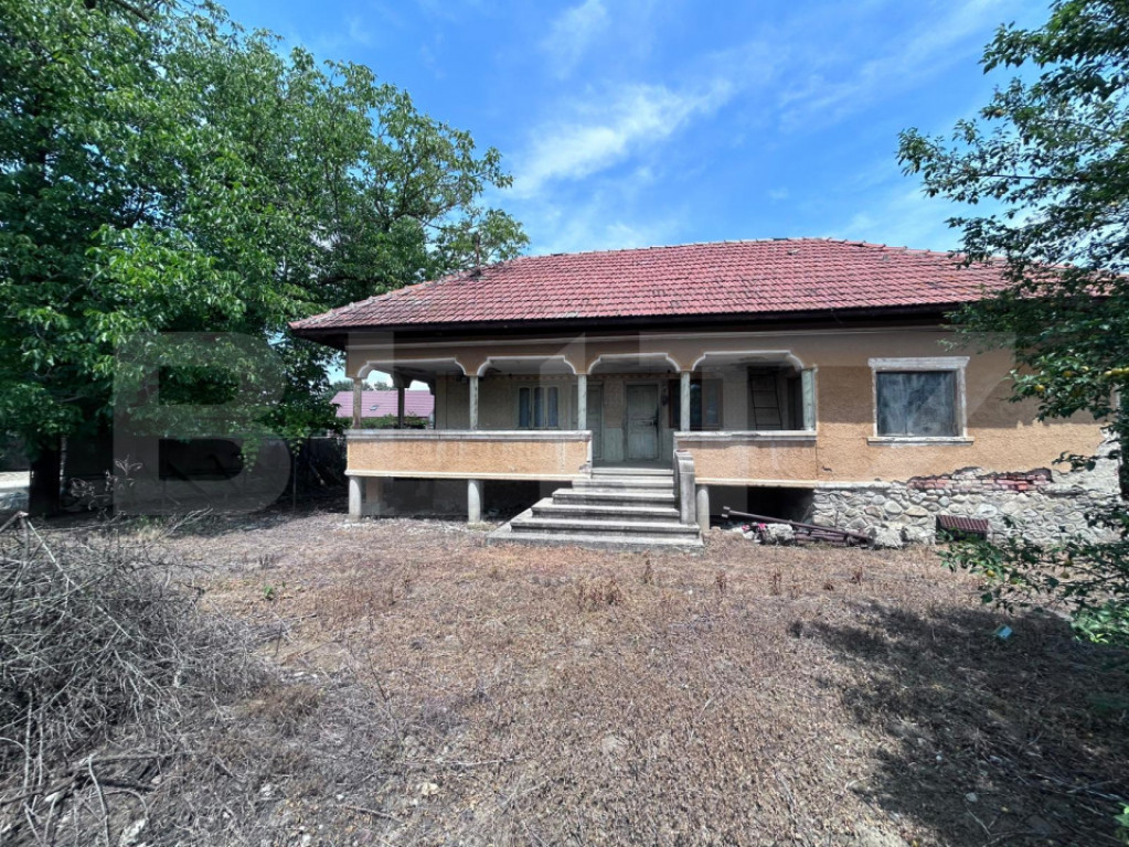 Casa si Teren - 6870 mp, Comuna Arcani